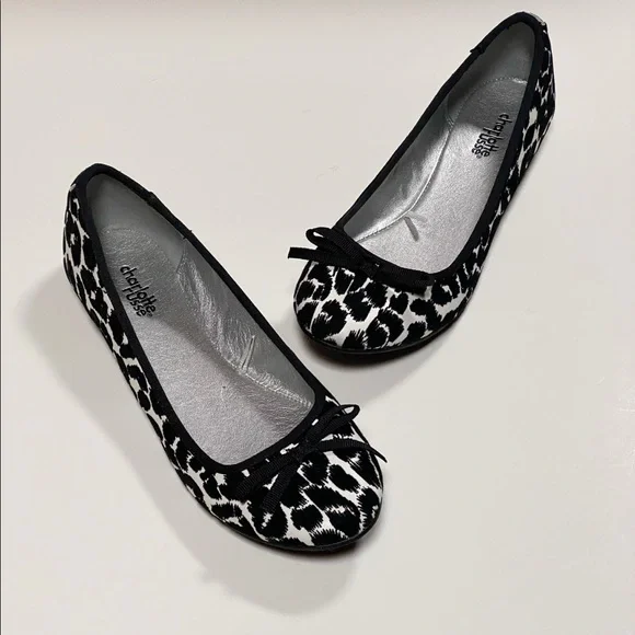 SOLD - NEW Charlotte Russe Leopard Print Flats - Picture 6 of 6